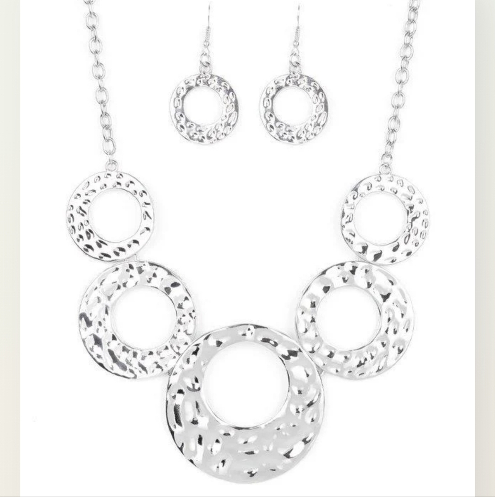 Paparazzi Mildly Metro - Silver Necklace And Earrings